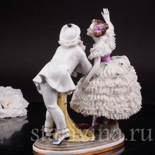 Антикварная фарфоровая статуэтка Пьеро и Коломбина, кружевная Volkstedt, Германия, нач. 20 в.