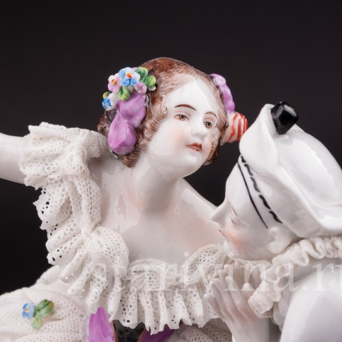 Антикварная фарфоровая статуэтка Пьеро и Коломбина, кружевная Volkstedt, Германия, нач. 20 в.