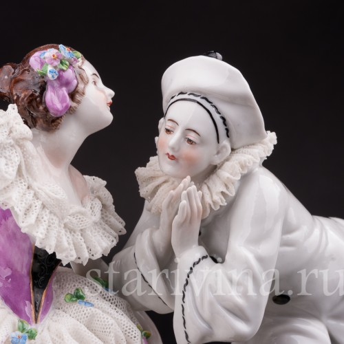 Антикварная фарфоровая статуэтка Пьеро и Коломбина, кружевная Volkstedt, Германия, нач. 20 в.