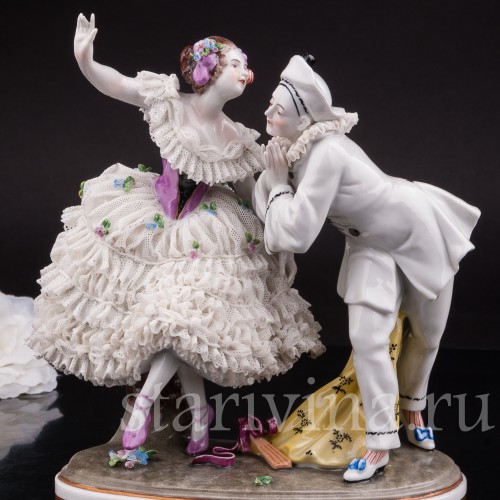 Антикварная фарфоровая статуэтка Пьеро и Коломбина, кружевная Volkstedt, Германия, нач. 20 в.