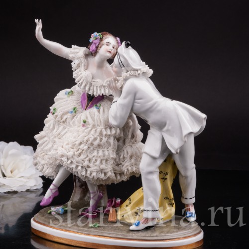 Антикварная фарфоровая статуэтка Пьеро и Коломбина, кружевная Volkstedt, Германия, нач. 20 в.