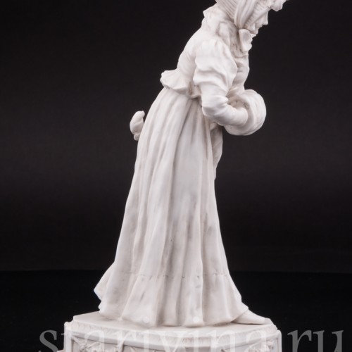 Фарфоровая статуэтка Девушка с муфтой, аллегория зимы Karl Ens, Германия, 1900 гг.