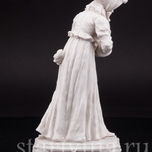Фарфоровая статуэтка Девушка с муфтой, аллегория зимы Karl Ens, Германия, 1900 гг.