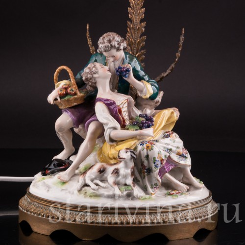 Лампа с фарфоровой статуэткой Пасторальная пара, Volkstedt, Германия, кон. 19 в.