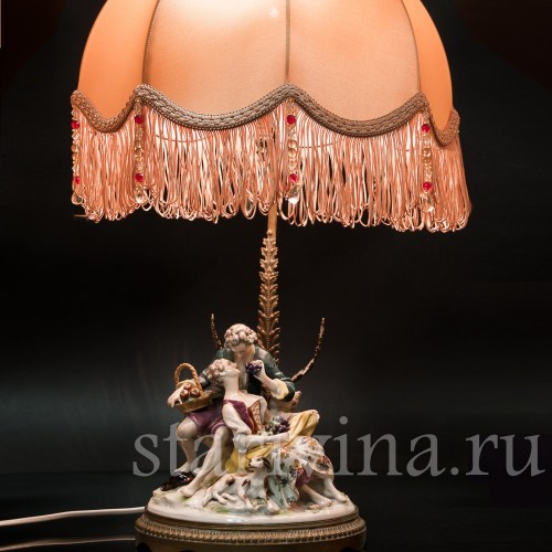Лампа с фарфоровой статуэткой Пасторальная пара, Volkstedt, Германия, кон. 19 в.
