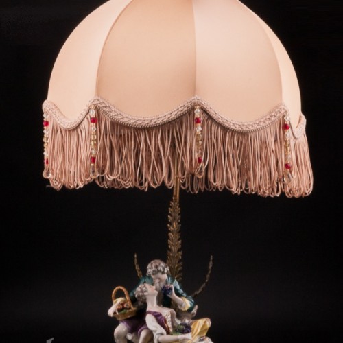 Лампа с фарфоровой статуэткой Пасторальная пара, Volkstedt, Германия, кон. 19 в.