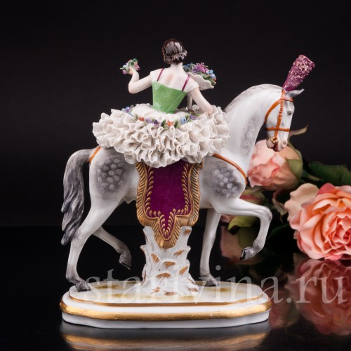 Антикварная статуэтка девушки Наездница, кружевная, Muller & Co, Германия, нач. 20 в.