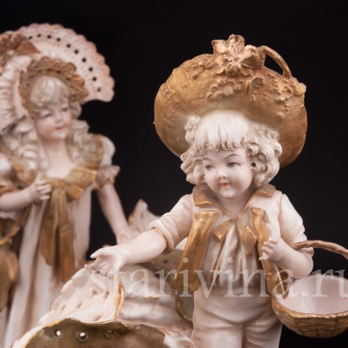 Фарфоровая статуэтка Дети с бутонами лотоса, Ernst Wahliss, Австрия, 1897-1906 гг.