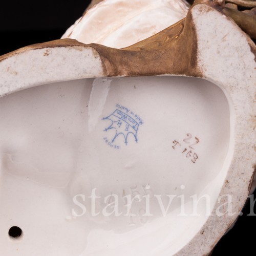 Фарфоровая статуэтка Дети с бутонами лотоса, Ernst Wahliss, Австрия, 1897-1906 гг.