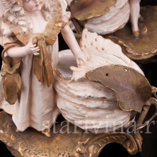 Фарфоровая статуэтка Дети с бутонами лотоса, Ernst Wahliss, Австрия, 1897-1906 гг.