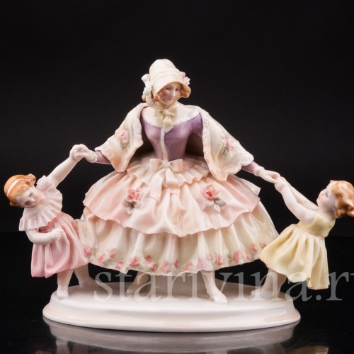 Уцененная статуэтка из фарфора Мама с дочками, Karl Ens, Германия, 1920-30 гг.