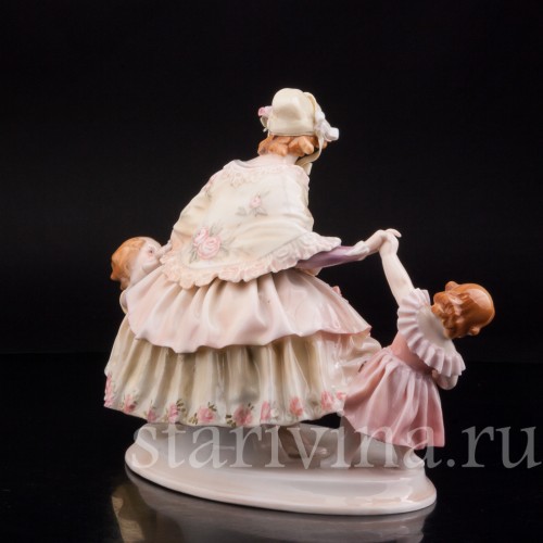 Уцененная статуэтка из фарфора Мама с дочками, Karl Ens, Германия, 1920-30 гг.