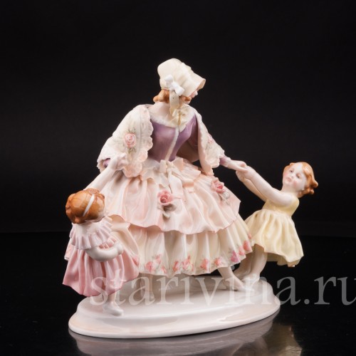 Уцененная статуэтка из фарфора Мама с дочками, Karl Ens, Германия, 1920-30 гг.