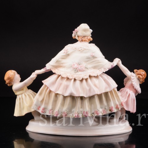 Уцененная статуэтка из фарфора Мама с дочками, Karl Ens, Германия, 1920-30 гг.