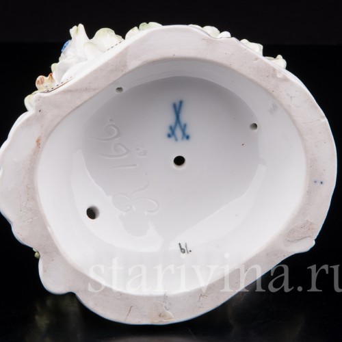 Фарфоровая статуэтка Девочка с бабочкой, Meissen, Германия, кон. 19, нач. 20 вв.