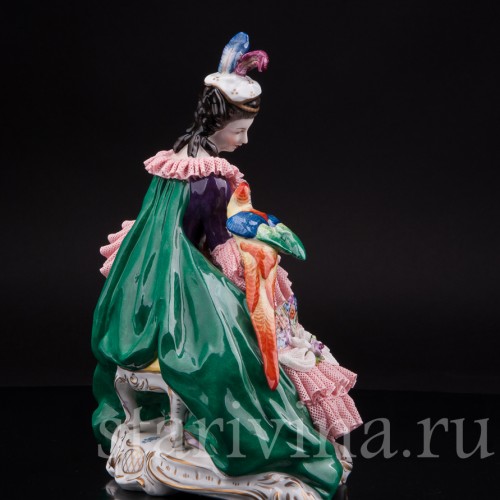 Фарфоровая статуэтка Девушка с лютней и попугаем, кружевная, Volkstedt, Германия, вт. пол. 20 в.