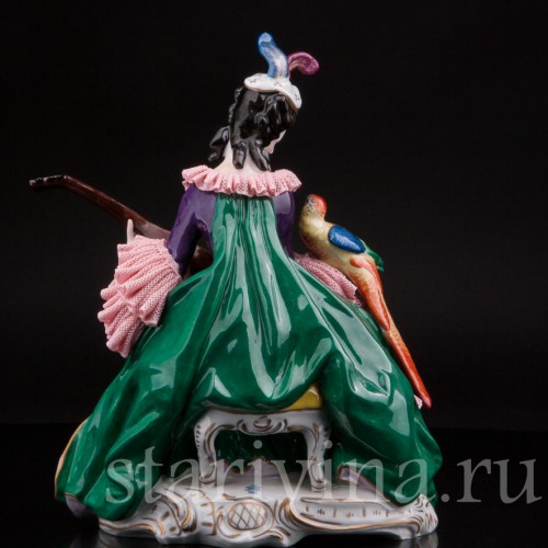 Фарфоровая статуэтка Девушка с лютней и попугаем, кружевная, Volkstedt, Германия, вт. пол. 20 в.
