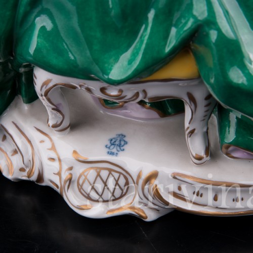 Фарфоровая статуэтка Девушка с лютней и попугаем, кружевная, Volkstedt, Германия, вт. пол. 20 в.