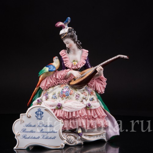 Фарфоровая статуэтка Девушка с лютней и попугаем, кружевная, Volkstedt, Германия, вт. пол. 20 в.