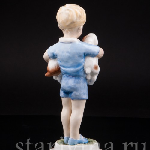 Фигурка из фарфора Мальчик со щенками, Royal Worcester, Великобритания, 1959 год.