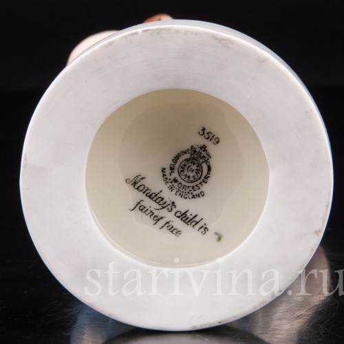 Фигурка из фарфора Мальчик со щенками, Royal Worcester, Великобритания, 1959 год.