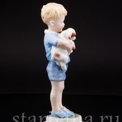 Фигурка из фарфора Мальчик со щенками, Royal Worcester, Великобритания, 1959 год.
