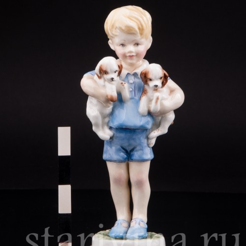 Фигурка из фарфора Мальчик со щенками, Royal Worcester, Великобритания, 1959 год.