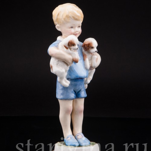 Фигурка из фарфора Мальчик со щенками, Royal Worcester, Великобритания, 1959 год.