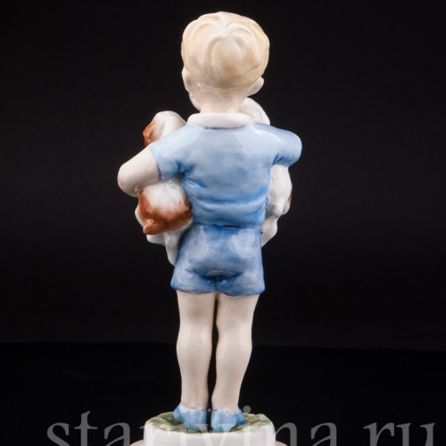 Фигурка из фарфора Мальчик со щенками, Royal Worcester, Великобритания, 1959 год.