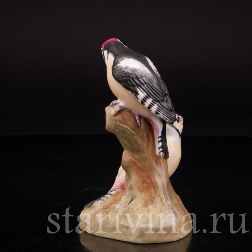 Бисквитная композиция птиц Большие пестрые дятлы, Royal Worcester, Великобритания.