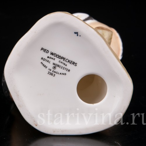 Бисквитная композиция птиц Большие пестрые дятлы, Royal Worcester, Великобритания.