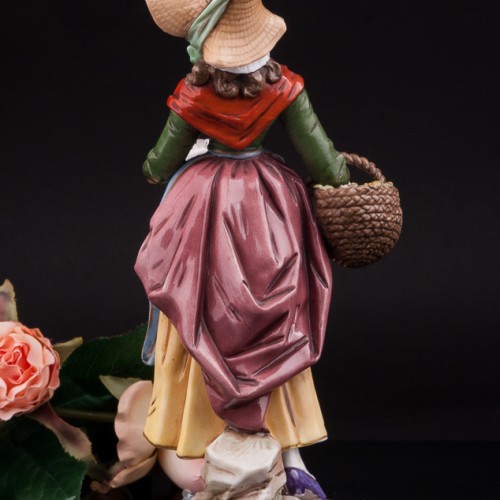 Фарфоровая статуэтка девушки Цветочница, Германия, кон. 19 - нач. 20 вв.
