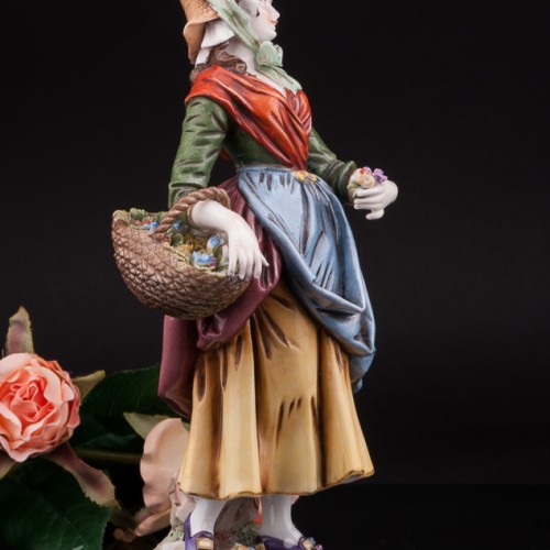 Фарфоровая статуэтка девушки Цветочница, Германия, кон. 19 - нач. 20 вв.