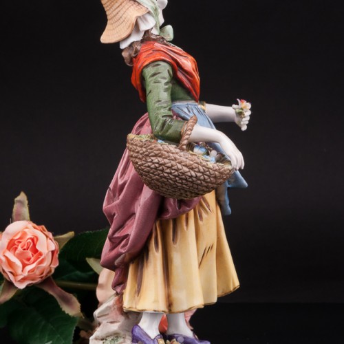 Фарфоровая статуэтка девушки Цветочница, Германия, кон. 19 - нач. 20 вв.