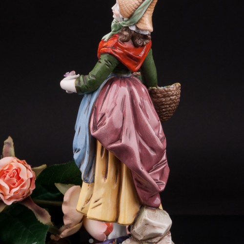 Фарфоровая статуэтка девушки Цветочница, Германия, кон. 19 - нач. 20 вв.