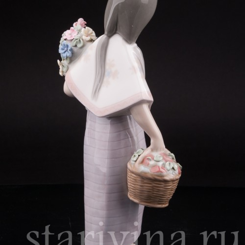 Девушка с цветами, Lladro, Испания, 1974-77 гг.
