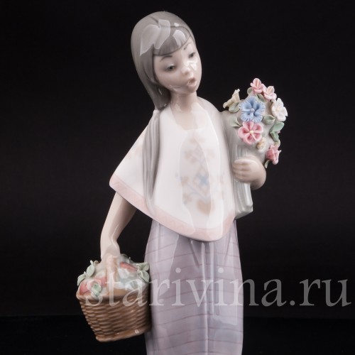 Девушка с цветами, Lladro, Испания, 1974-77 гг.