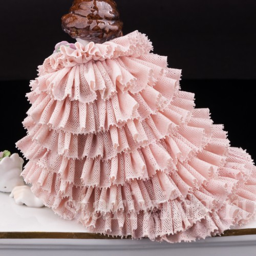 Статуэтка из фарфора Дама с букетом, кружевная, Muller & Co, Германия, нач. 20 в.