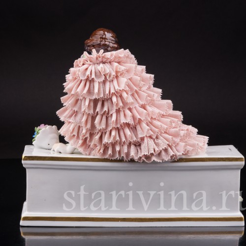 Статуэтка из фарфора Дама с букетом, кружевная, Muller & Co, Германия, нач. 20 в.