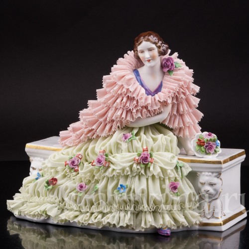 Статуэтка из фарфора Дама с букетом, кружевная, Muller & Co, Германия, нач. 20 в.