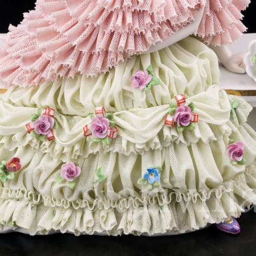 Статуэтка из фарфора Дама с букетом, кружевная, Muller & Co, Германия, нач. 20 в.