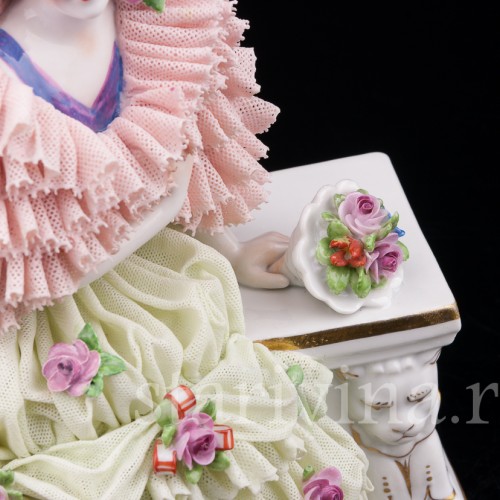 Статуэтка из фарфора Дама с букетом, кружевная, Muller & Co, Германия, нач. 20 в.