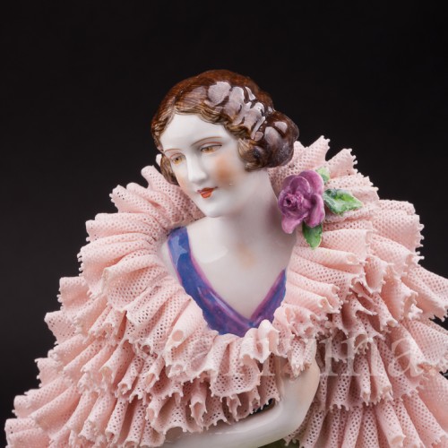 Статуэтка из фарфора Дама с букетом, кружевная, Muller & Co, Германия, нач. 20 в.