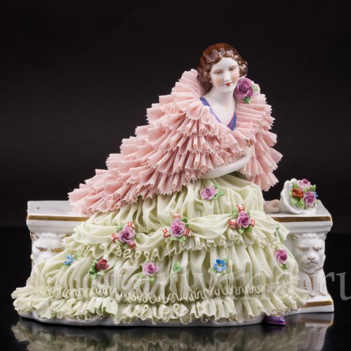 Статуэтка из фарфора Дама с букетом, кружевная, Muller & Co, Германия, нач. 20 в.
