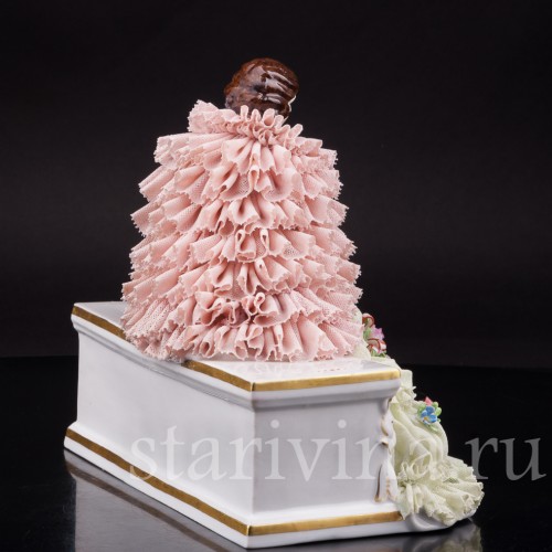 Статуэтка из фарфора Дама с букетом, кружевная, Muller & Co, Германия, нач. 20 в.