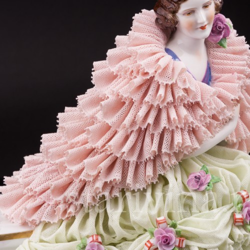 Статуэтка из фарфора Дама с букетом, кружевная, Muller & Co, Германия, нач. 20 в.