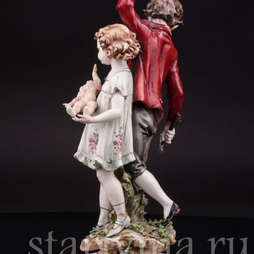 Фигурка из фарфора "Сломанная кукла" Capodimonte, Италия, вт. пол. 20 в.