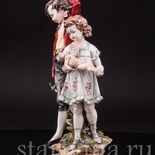 Фигурка из фарфора "Сломанная кукла" Capodimonte, Италия, вт. пол. 20 в.