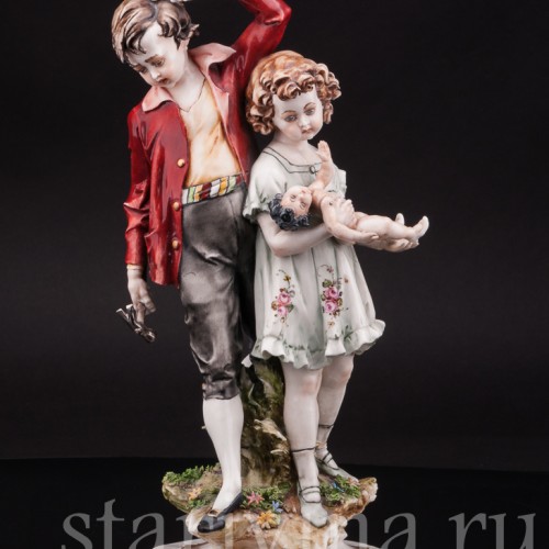 Фигурка из фарфора "Сломанная кукла" Capodimonte, Италия, вт. пол. 20 в.