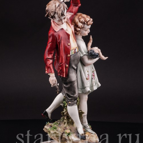 Фигурка из фарфора "Сломанная кукла" Capodimonte, Италия, вт. пол. 20 в.